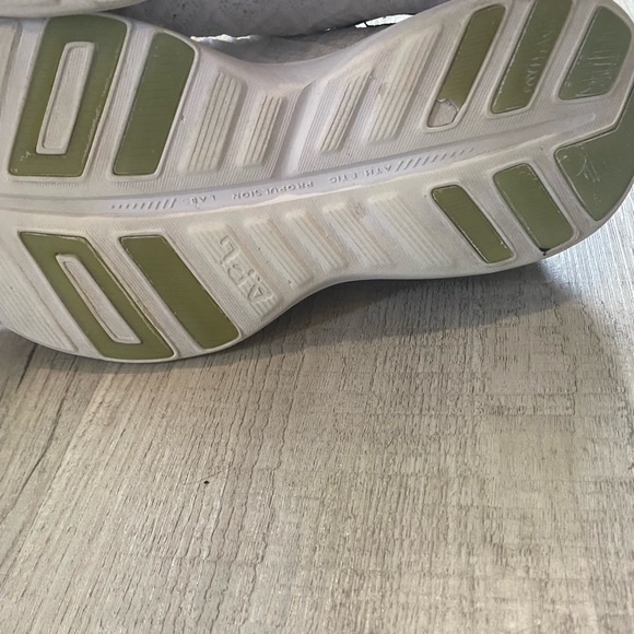 APL | Techloom Phantom running shoes | White w Black laces | size 5.5 - Picture 13 of 13